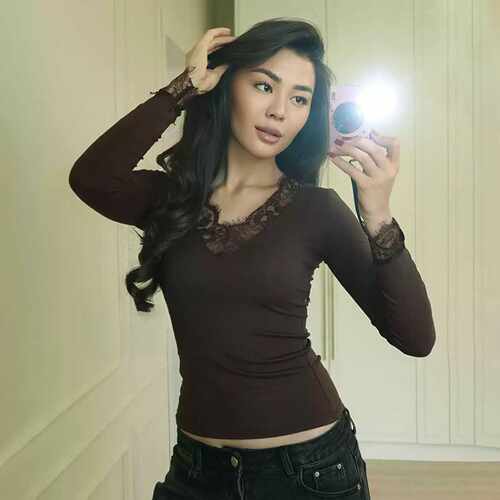性感V领蕾丝花边露脐上衣上衣修身打底衫 Lace lace slim fit top