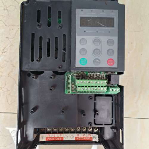 MG330T-7R5G3变频器。议价