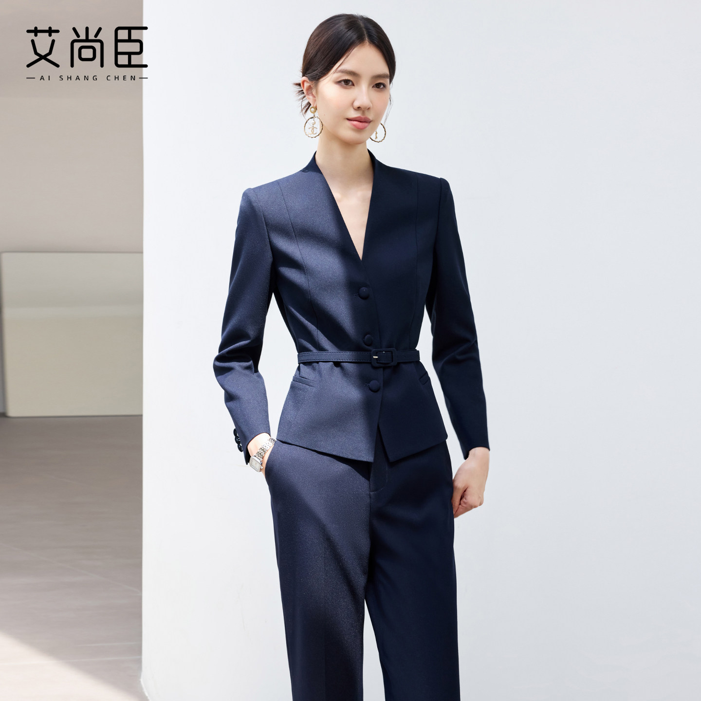 艾尚臣2026新款藏青色时尚套装V领显瘦酒店前台职业装气质工作服