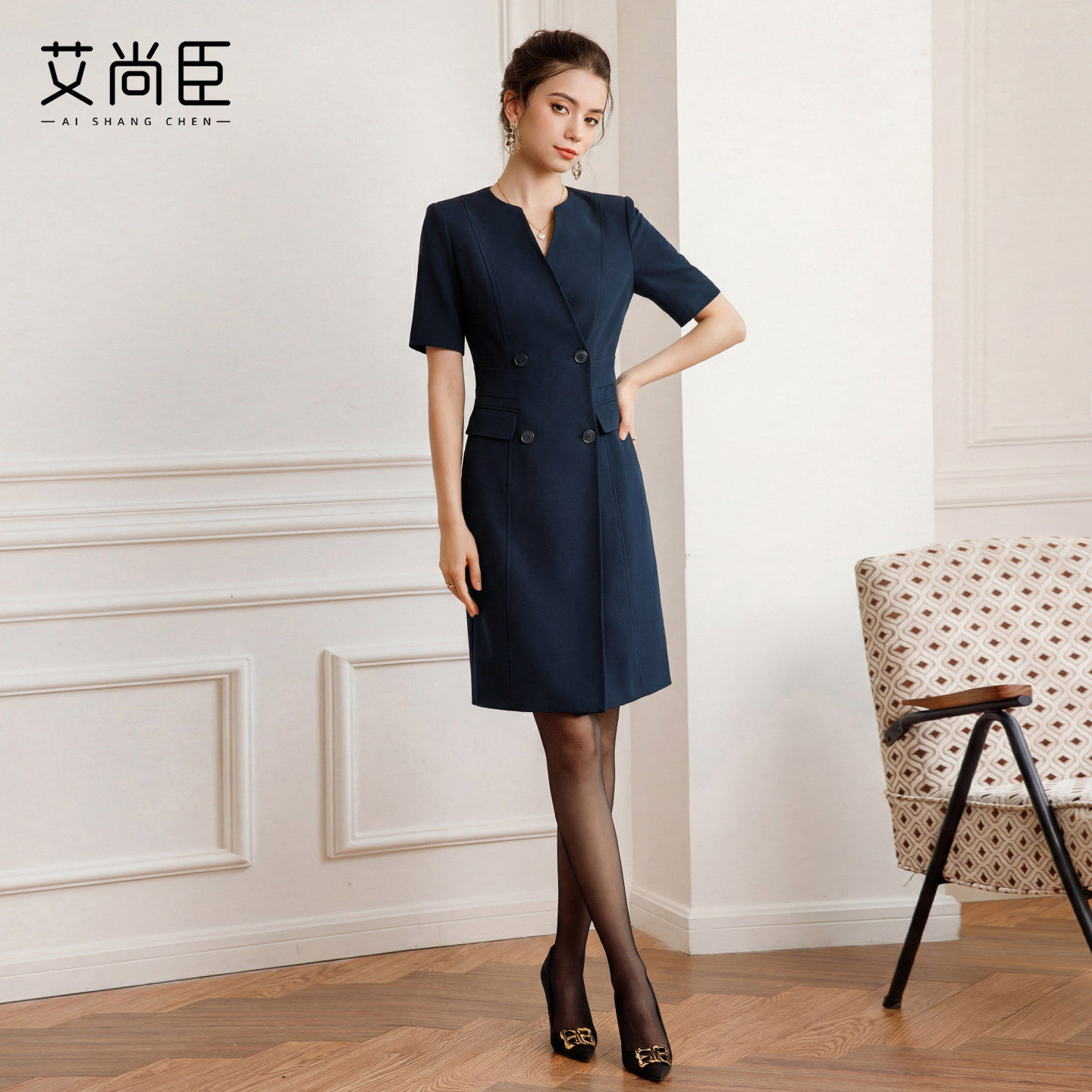 艾尚臣藏青色西装连衣裙女夏V领裙子通勤职业装高级感显瘦包臀裙