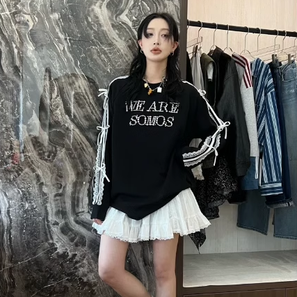 春季新款字母珍珠刺绣圆领蕾丝边长袖T恤女休闲