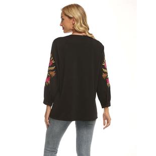 embroidered Three flower neck dimensional round