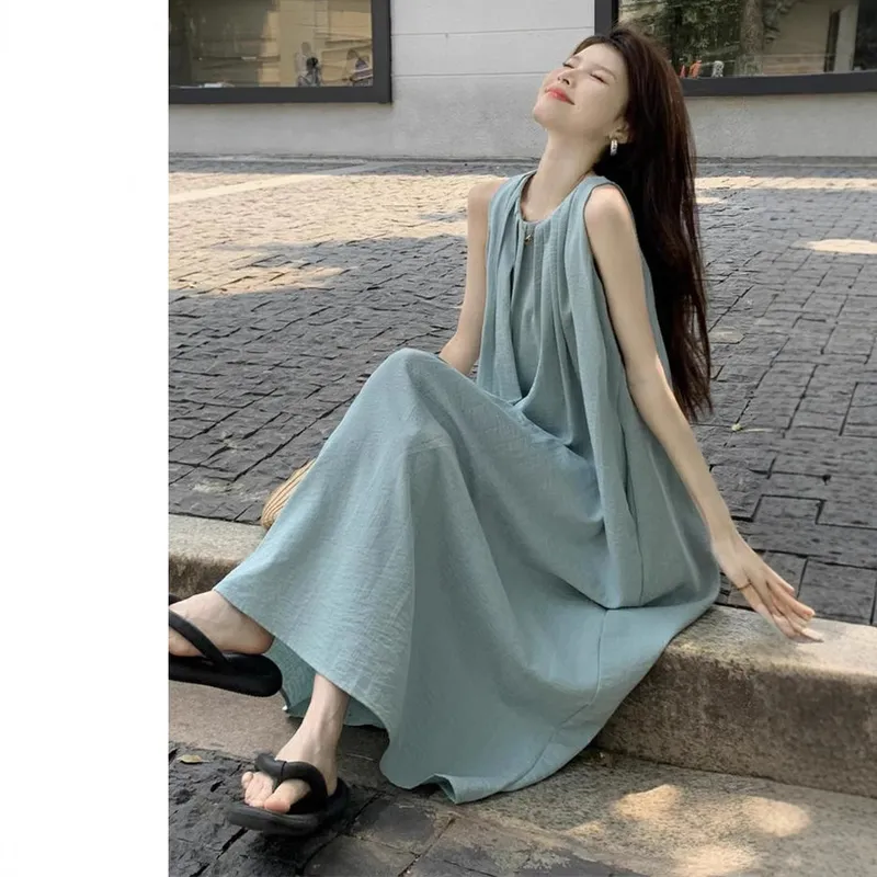 无袖背心连衣裙子女夏季新款海边度假高级感挂脖吊带沙滩长裙