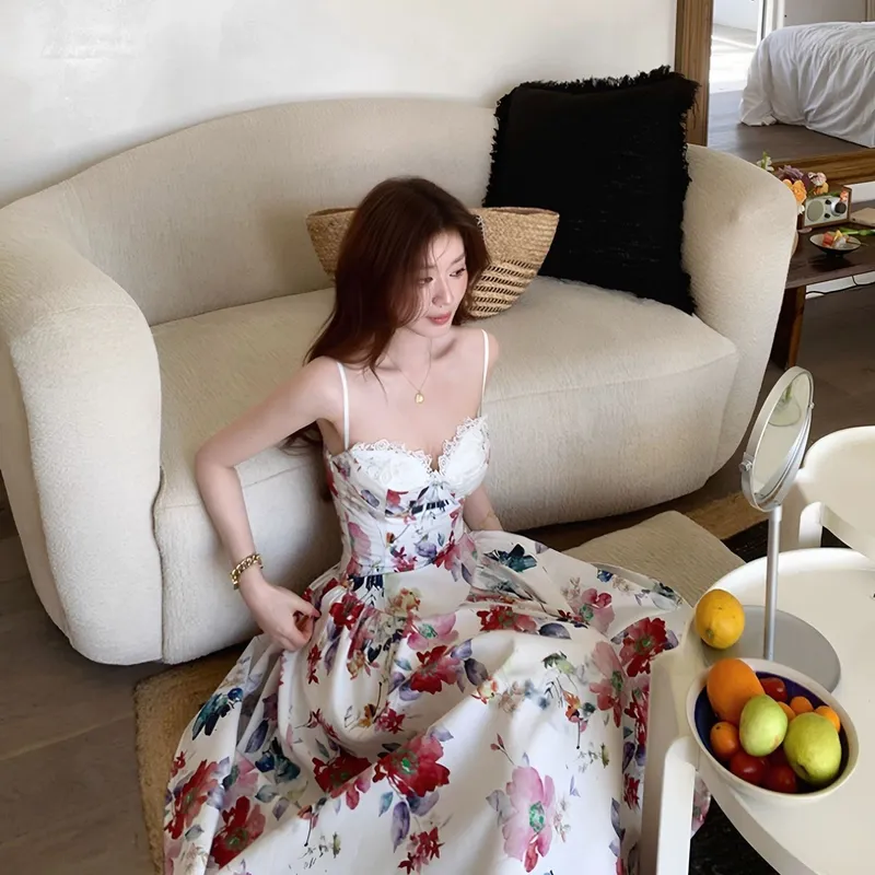 度假风碎花吊带裙高级感法式蕾丝花边拼接吊带连衣裙收腰印花长裙