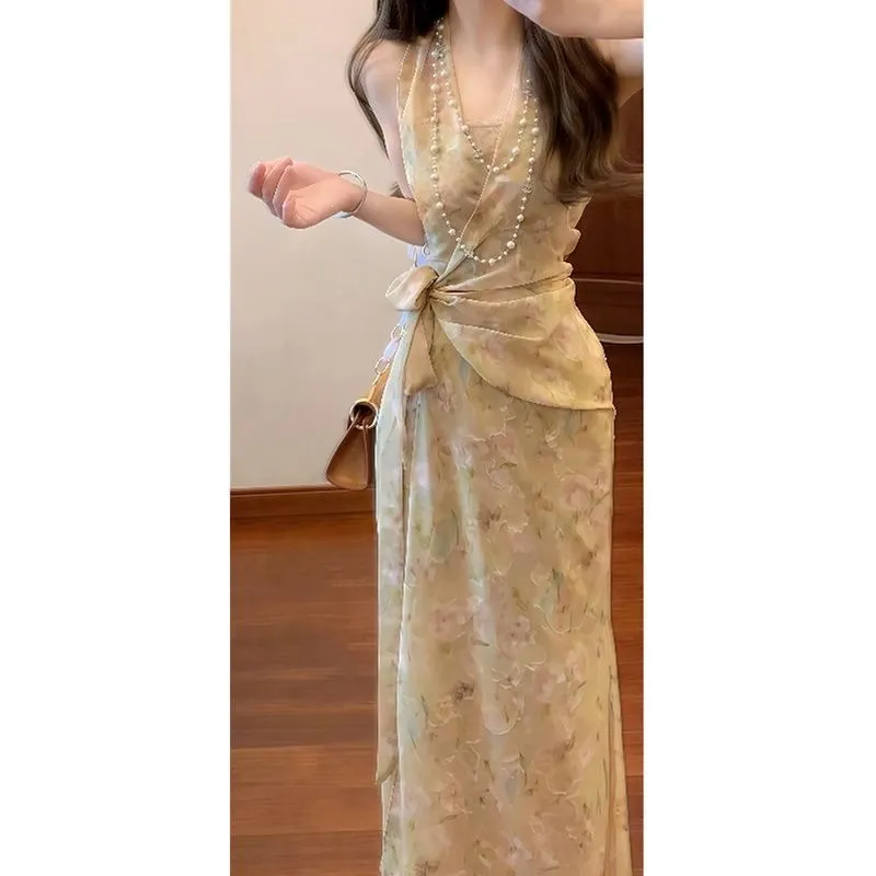 法式无袖挂脖吊带碎花连衣裙子女夏季2026新爆款特别漂亮掐腰长裙