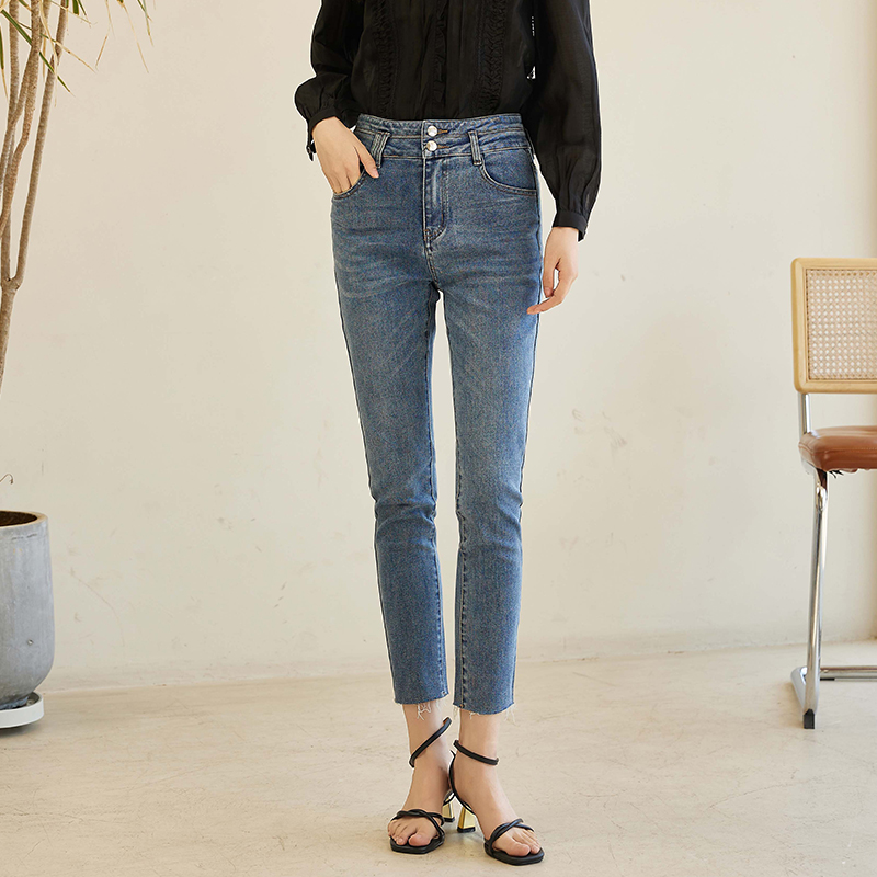Lucidy/鲁思蒂修身九分牛仔裤
