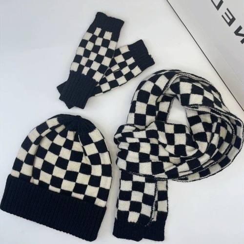 高级感黑白棋盘格围巾三件套女