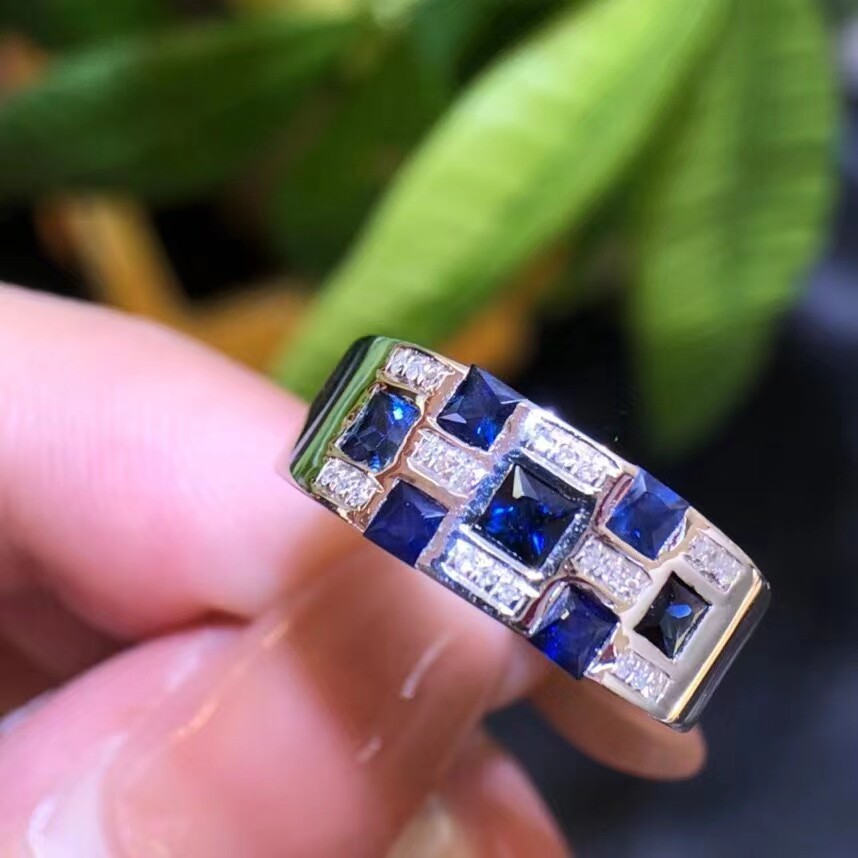 18K白金1克拉蓝宝石钻石戒指