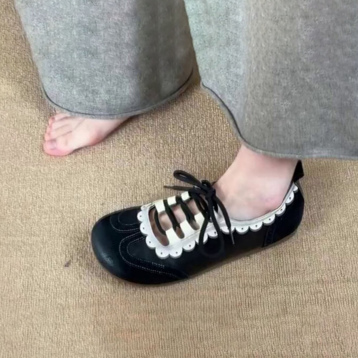 丑萌系带休闲百搭通勤平底德训鞋