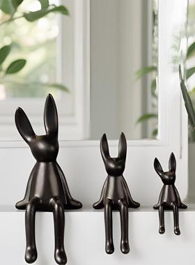 现代高级感黑色兔子陶瓷桌面摆件