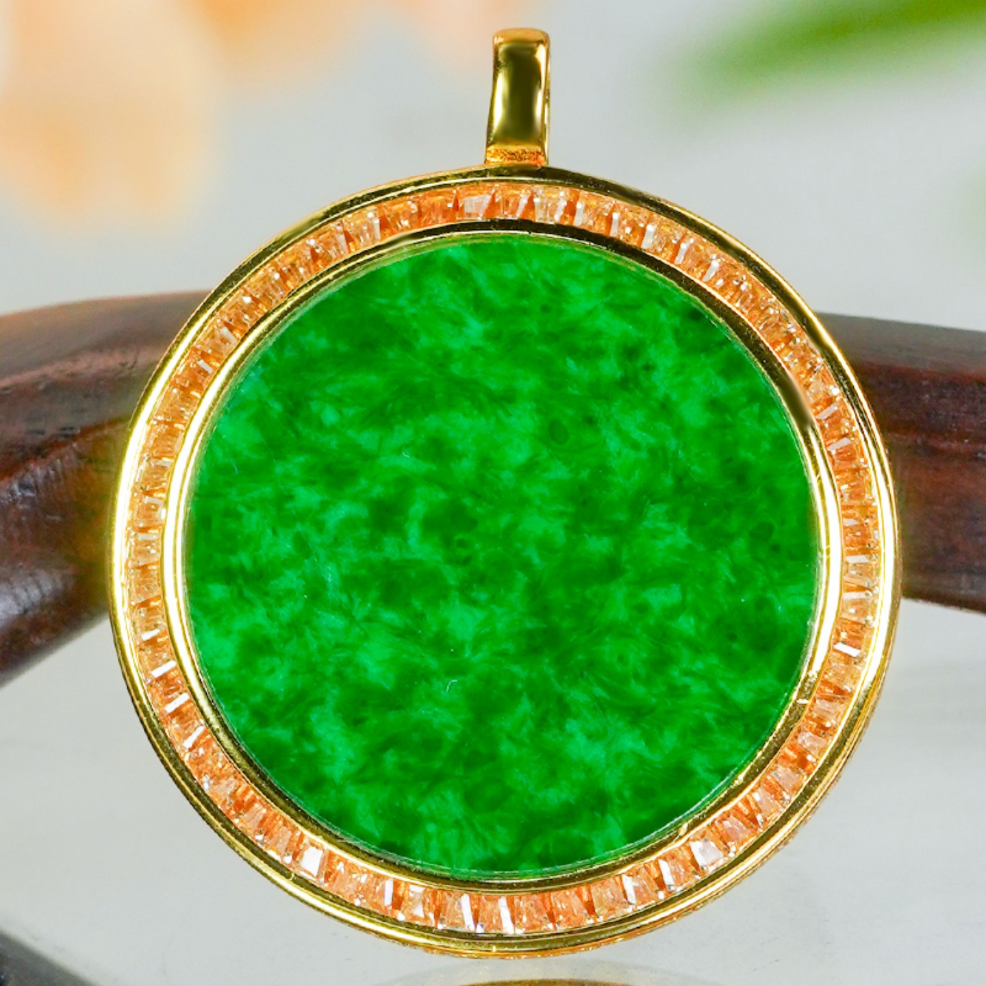 银镶A货天然翡翠辣绿圆牌吊坠