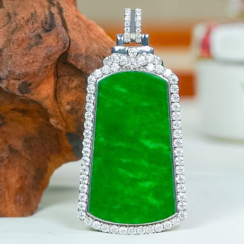 洛丽亚18K金镶嵌天然A货翡翠无事牌吊坠大气精致豪镶满绿扇形玉坠