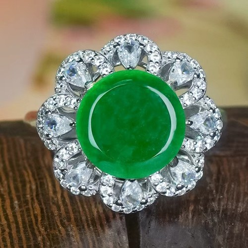 天然翡翠戒指A货银镶嵌时尚豪镶花瓣设计满绿龙石翡翠绿圆牌戒指