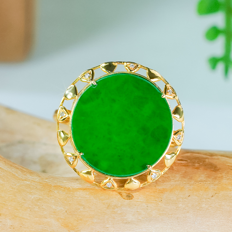 18K金镶A货翡翠绿圆牌戒指
