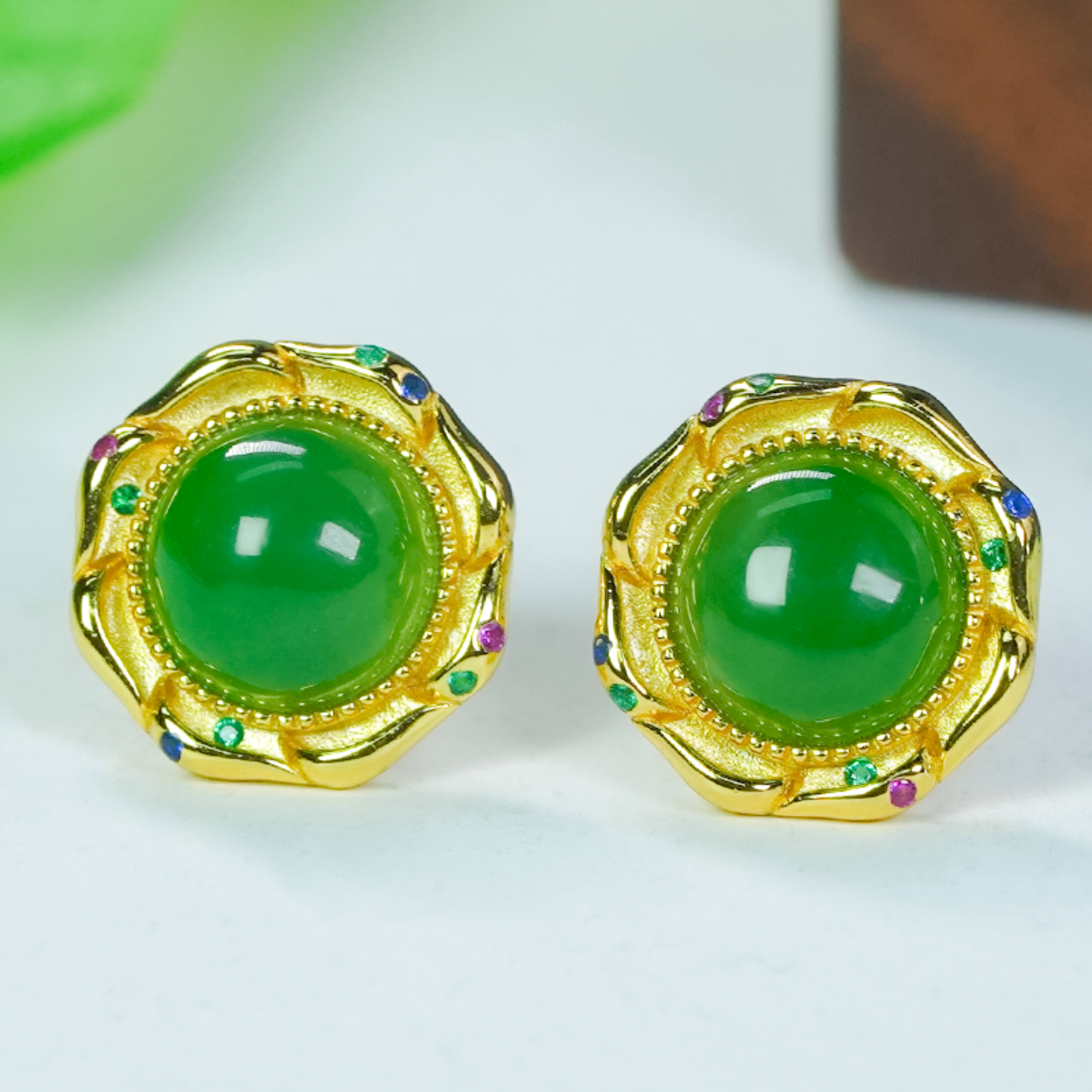 925银镶嵌天然和田玉耳钉精致小巧花朵设计碧玉蛋面耳饰