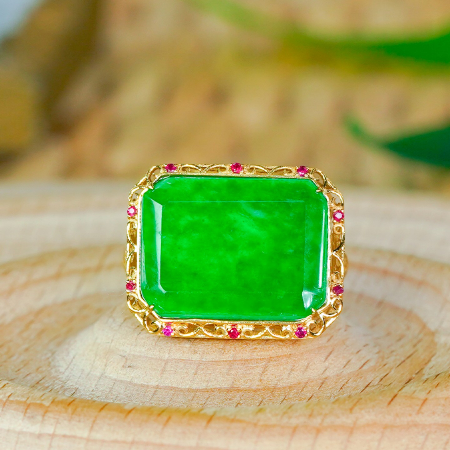 18K金镶A货满绿翡翠无事牌戒指