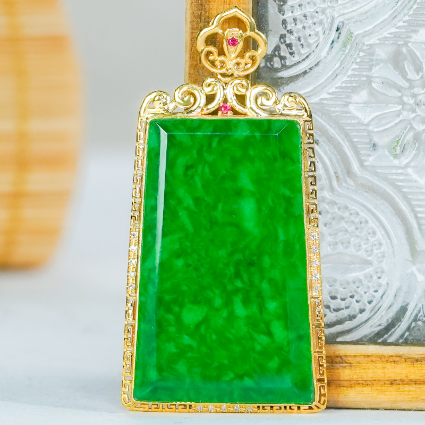 18K金镶嵌翡翠A货祥云扣头满绿龙石翡翠无事牌吊坠