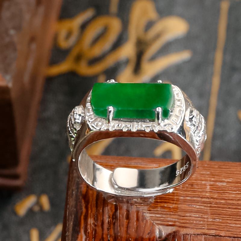 满辣绿翡翠a货无事牌男士大气银镶马鞍戒指双佛头设计感（活口）