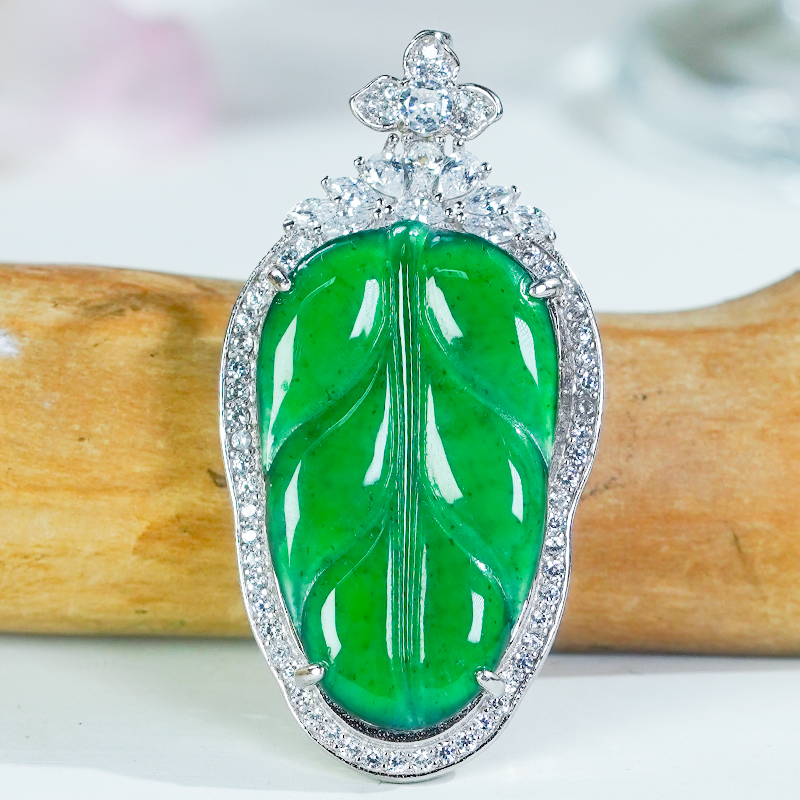 天然翡翠项链A货银镶嵌精致豪镶四叶草冰透冰辣绿叶子翡翠吊坠