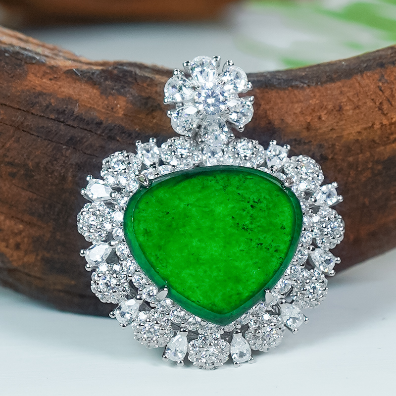 天然a货翡翠冰辣绿银镶精致镂空豪镶满绿龙石翡翠爱心吊坠送老婆