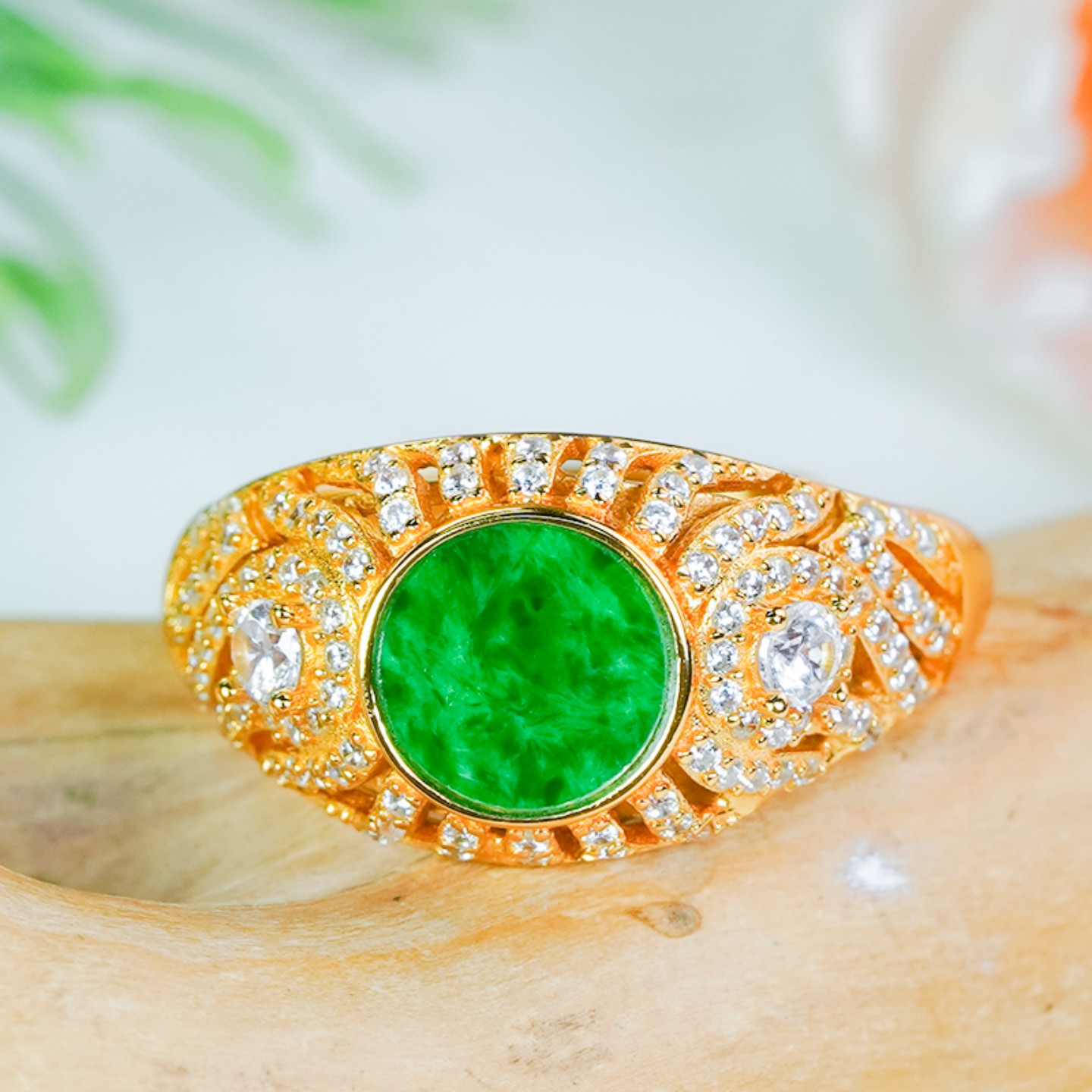 A货银镶满绿翡翠圆牌活口戒