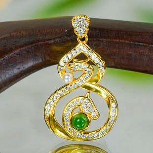 天然和田玉吊坠银镶嵌精致镂空设计生肖龙马元 素碧玉蛋面玉坠