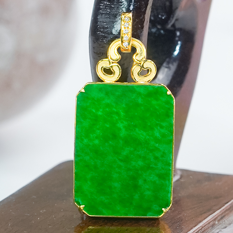 18k金镶嵌天然翡翠A货无事牌吊坠