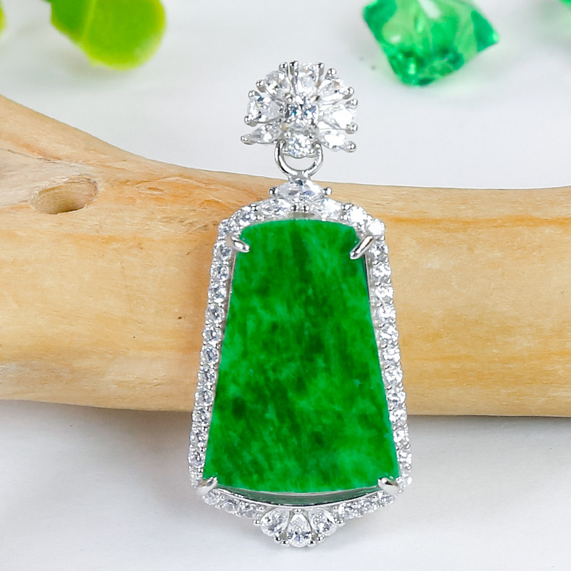 银镶嵌精致时尚满锆天然辣绿翡翠无事牌吊坠