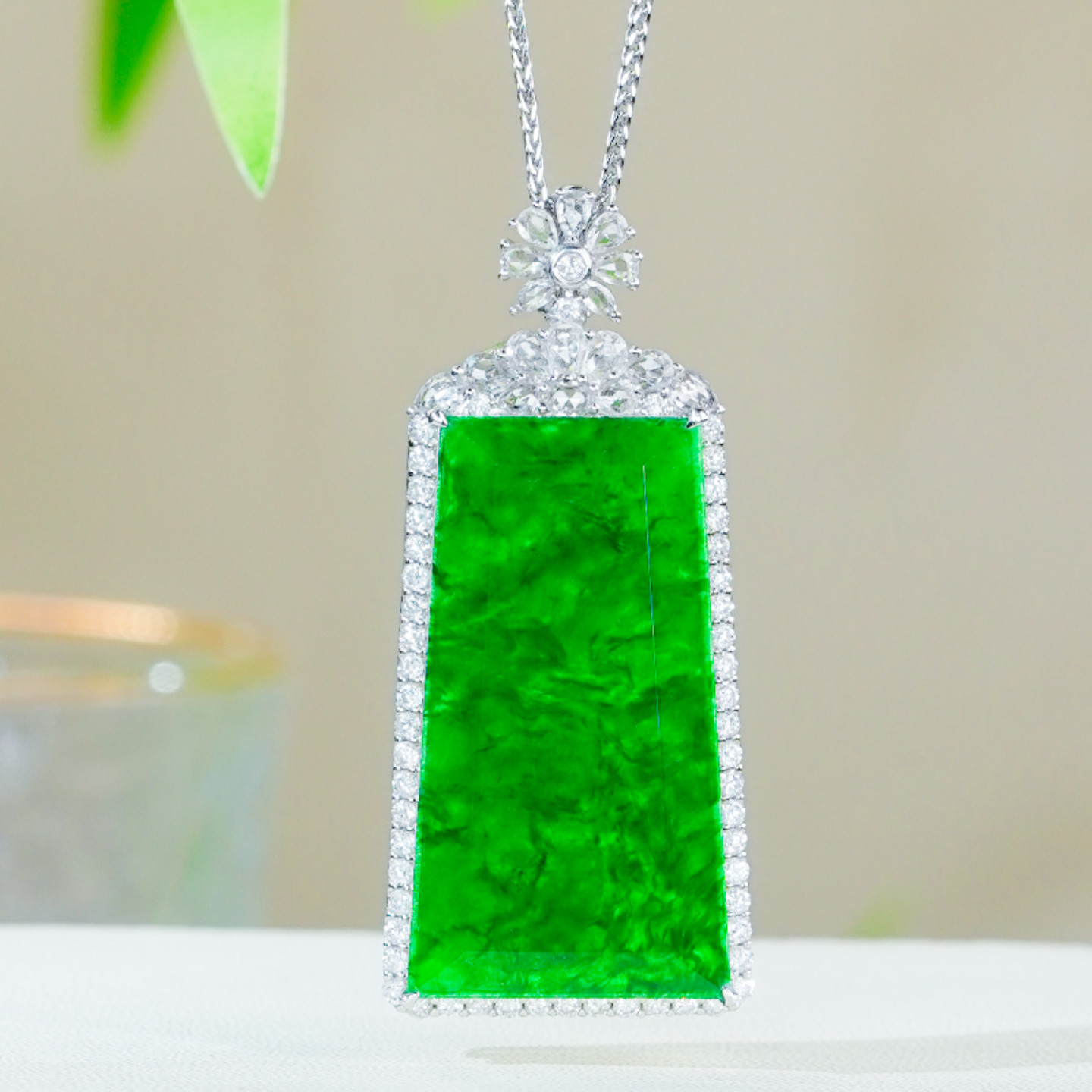 18K金镶嵌天然翡翠A货大气豪镶满绿龙石方牌无事牌吊坠