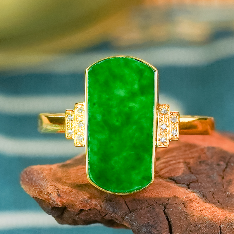 18k金镶嵌天然翡翠无事牌戒指