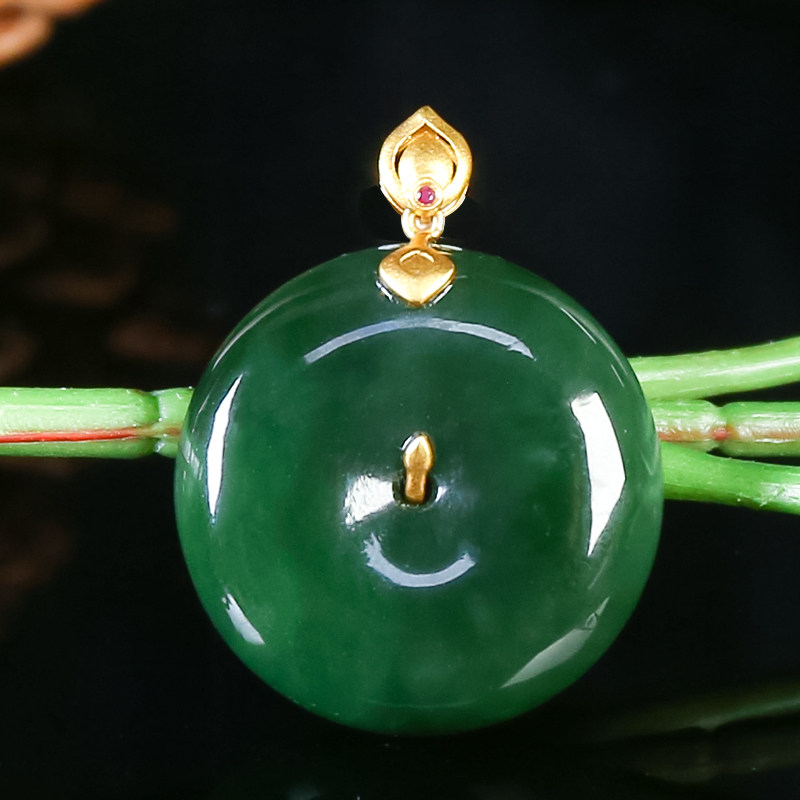18K金镶时尚简约乌兰海和田玉碧玉如意平安扣吊坠绿项链