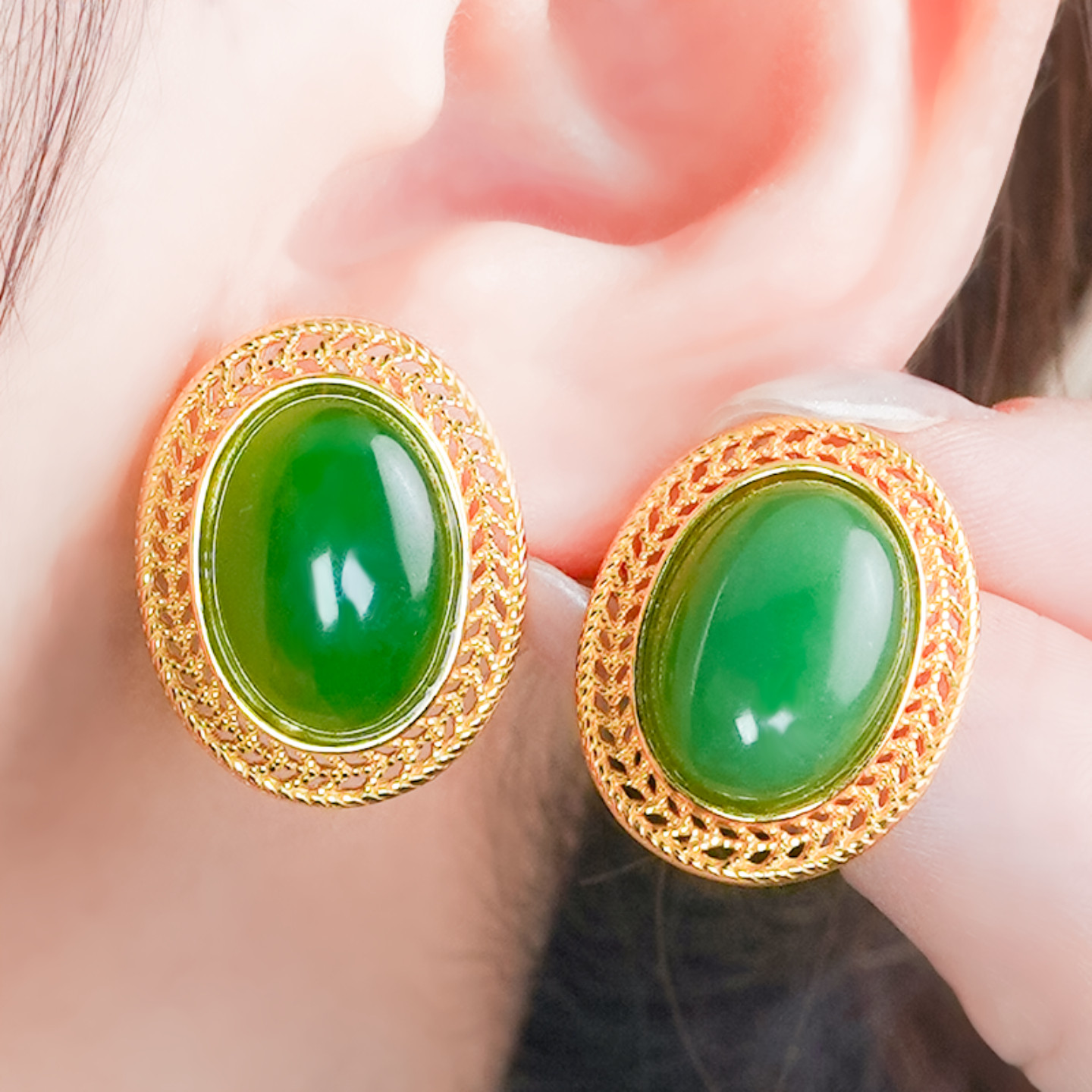 925银镶嵌天然和田玉耳钉精致镂空花丝工艺碧玉椭圆蛋面耳饰
