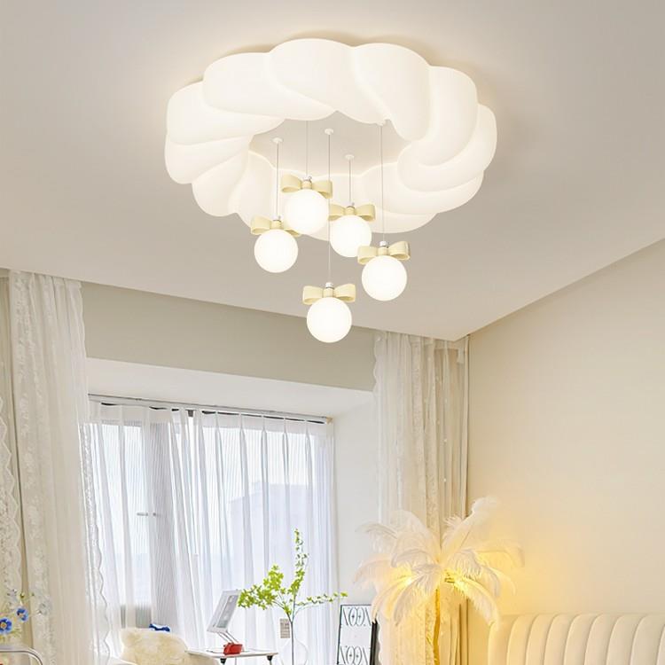 家用奶油风卧室灯简约现代全光谱护眼云朵吸顶灯创意儿童主卧灯具