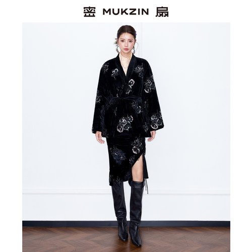 国风新中式重工手绣羽绒服