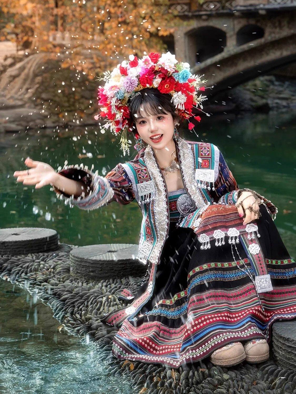 云南民族风女装苗族服装女土家族服饰少数民族舞蹈演出服旅拍写真