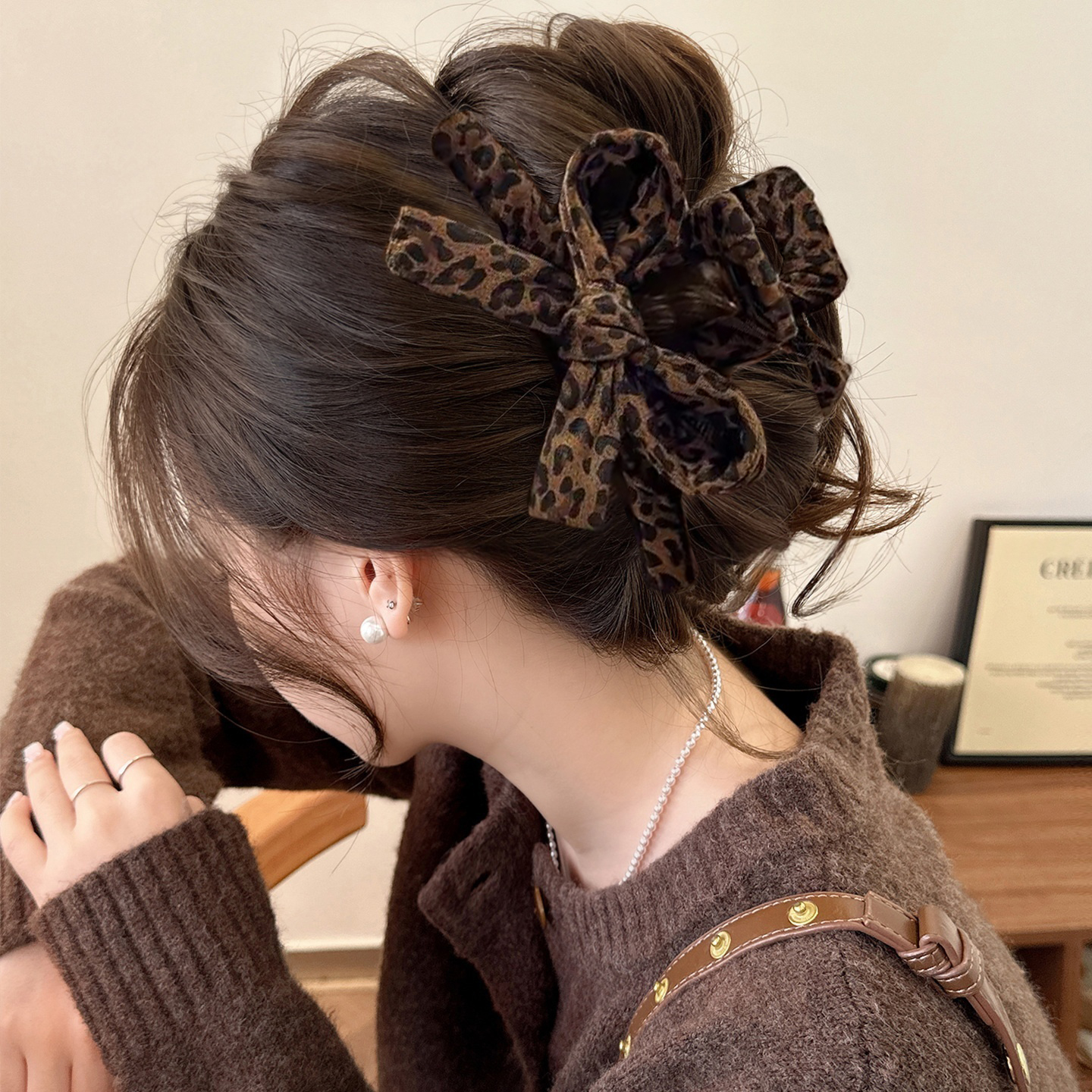 秋冬豹纹蝴蝶结抓夹头饰女高级感2025新款后脑勺头发鲨鱼夹子发夹