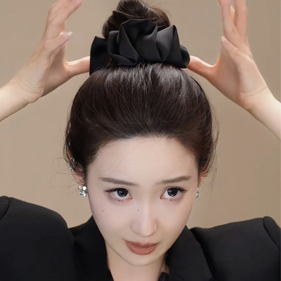 法式气质云朵缎面褶皱丸子头抓夹