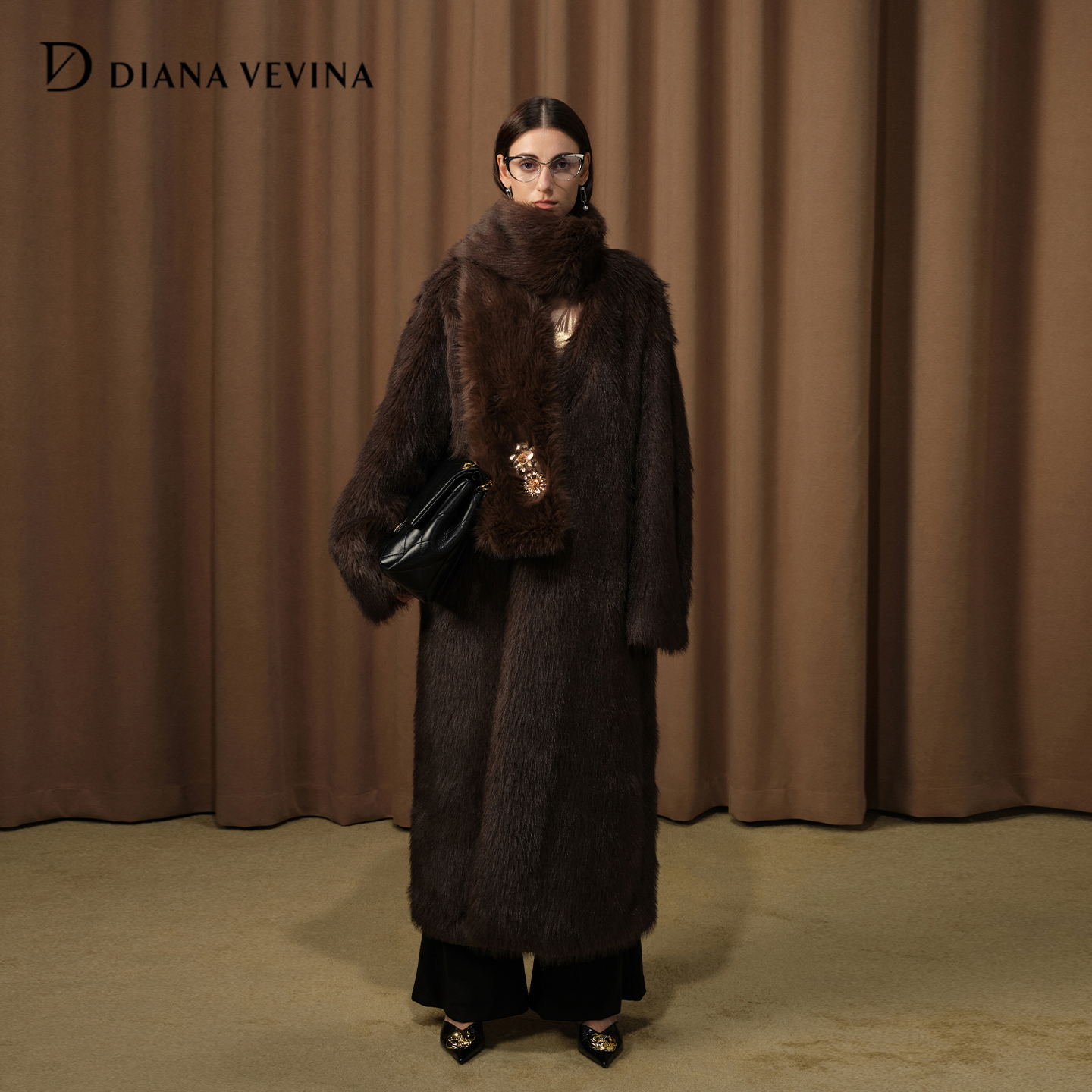 DIANAVEVINA2025冬季新品围巾V领长款休闲宽松女仿皮草大衣外套