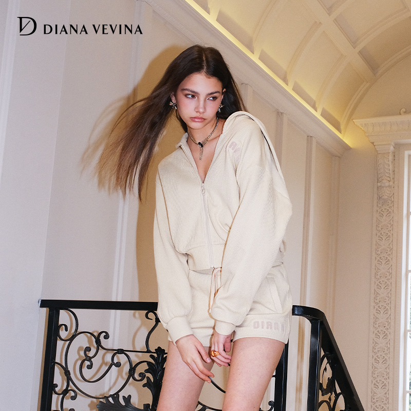 DIANA VEVINA秋杏色海军领针织开衫上衣外套休闲运动短裤套装