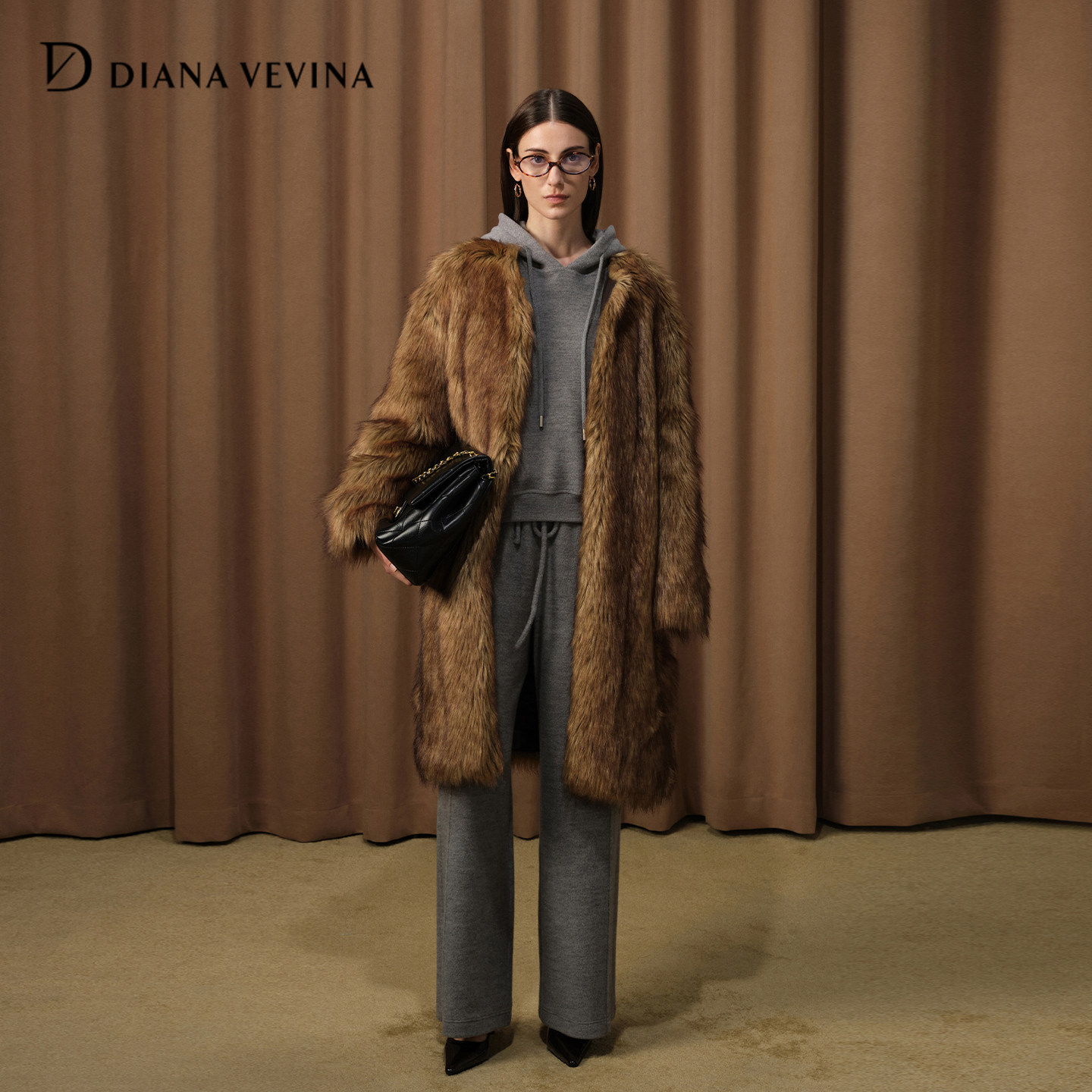 DIANAVEVINA2025冬新款复古棕色环保皮草大衣女宽松保暖绒感外套