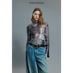 鳞纹印花透视网纱打底衫 两幅面孔 前后置弹力收腰上衣 FAE