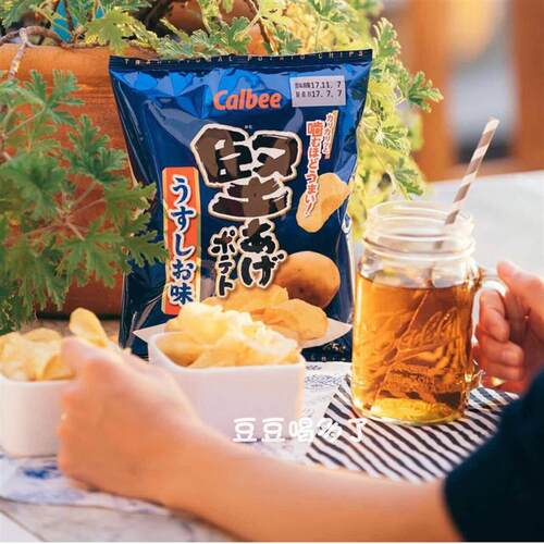 热卖现货日本Calbee卡乐比期间限定坚系列盐味黑胡椒味烤海苔薯片