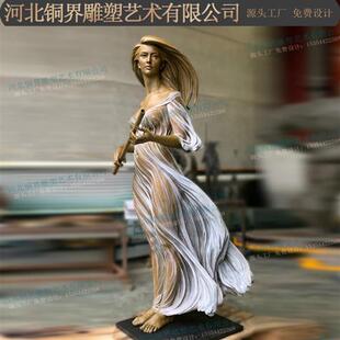 拿着笛子的欧式美女铸铜雕像西方身披轻纱站立手持长笛女人物雕塑