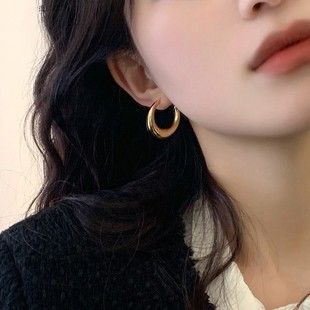 月牙半圓c型金屬耳環(huán)女春夏歐美小眾設(shè)計感耳釘簡約百搭高級耳扣