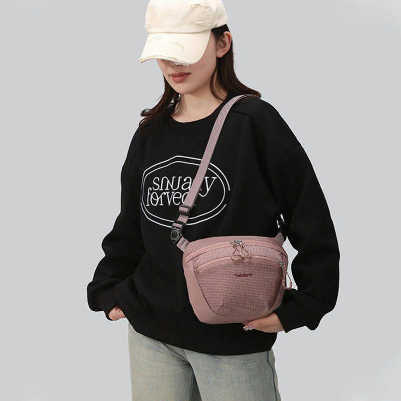 户外轻便斜挎包女包2026新款夏季外出旅游大容量超火手机斜挎小包