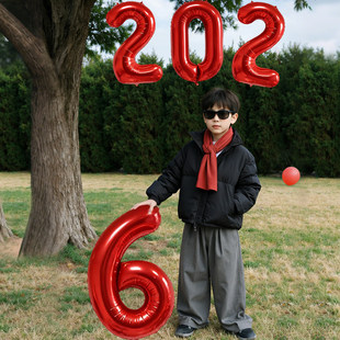 新年氛围布置装饰2026马年儿童小男女孩数字气球红色户外拍照道具