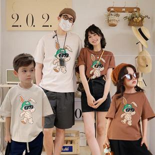 Parent-child outfit for a family of three short-sleeved
