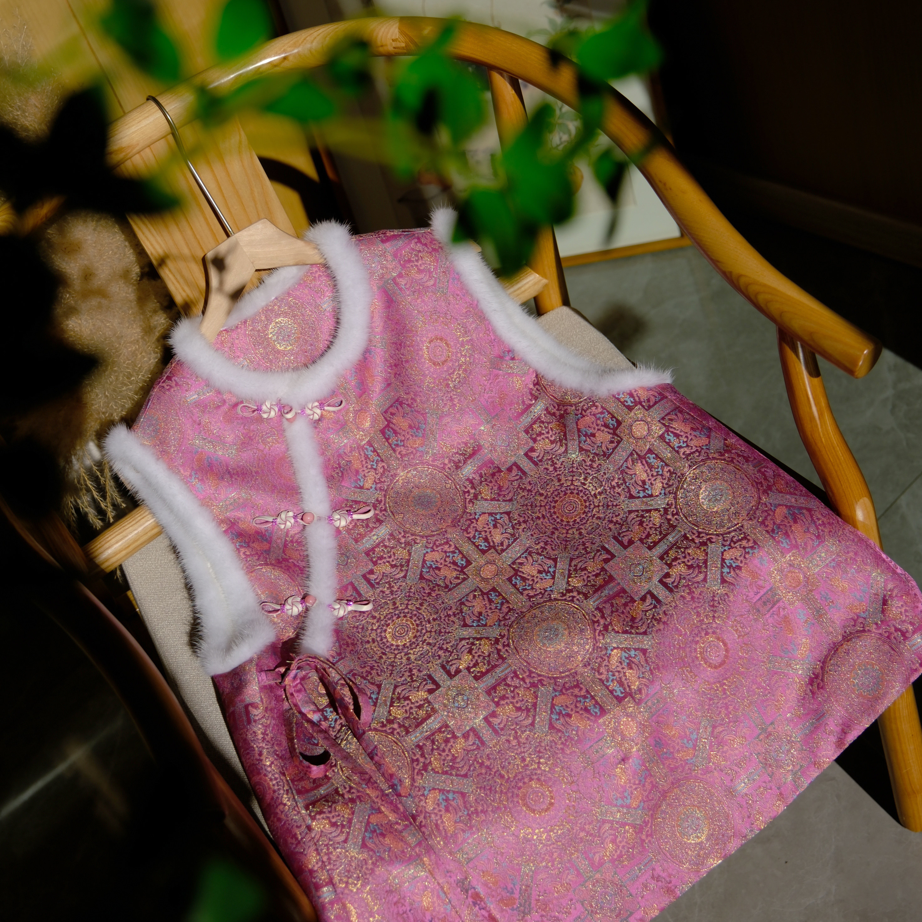 依山锦【八达粉】新中式宋锦桑蚕丝鹅绒真丝马甲重锻貂毛夹棉国风,女装/女士精品,汉服上装,淘宝优惠券,粉丝福利购,淘宝优惠卷