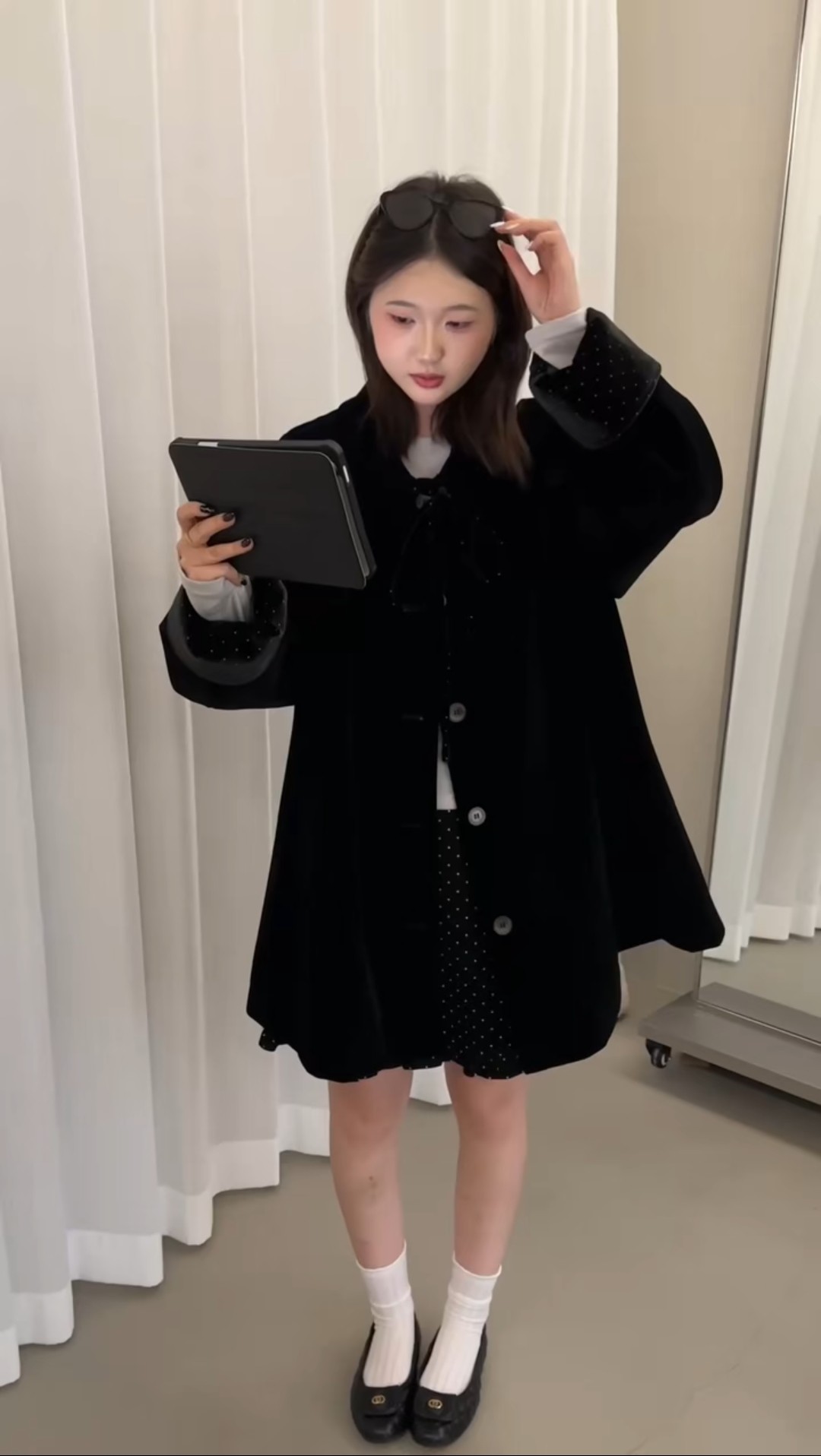 Eter 26秋冬韩系黑色丝绒波点女新高级感显瘦中长款娃娃感外套图片