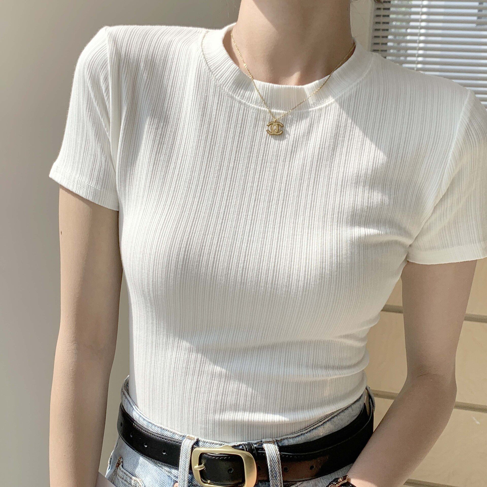 针织圆领短袖T恤女夏季修身百搭透气休闲风坑条纹打底衫休闲上衣